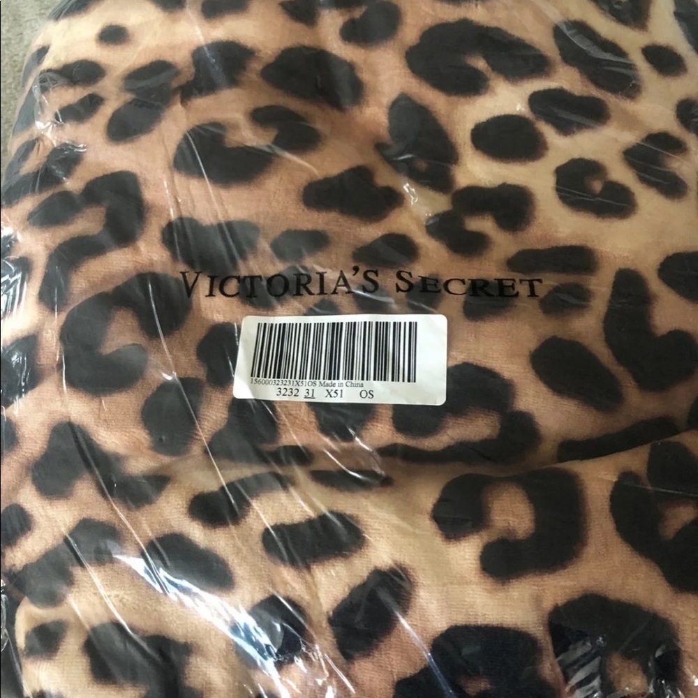 Victoria secret PINK RARE cozy leopard velvet Sherpa   blanket - Picture 4 of 5